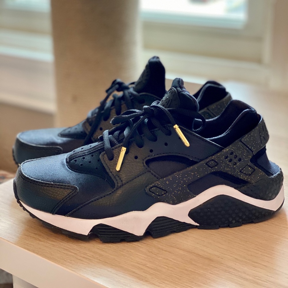 Nike Air Huarache Premium Sneakers Black Gold 8.5